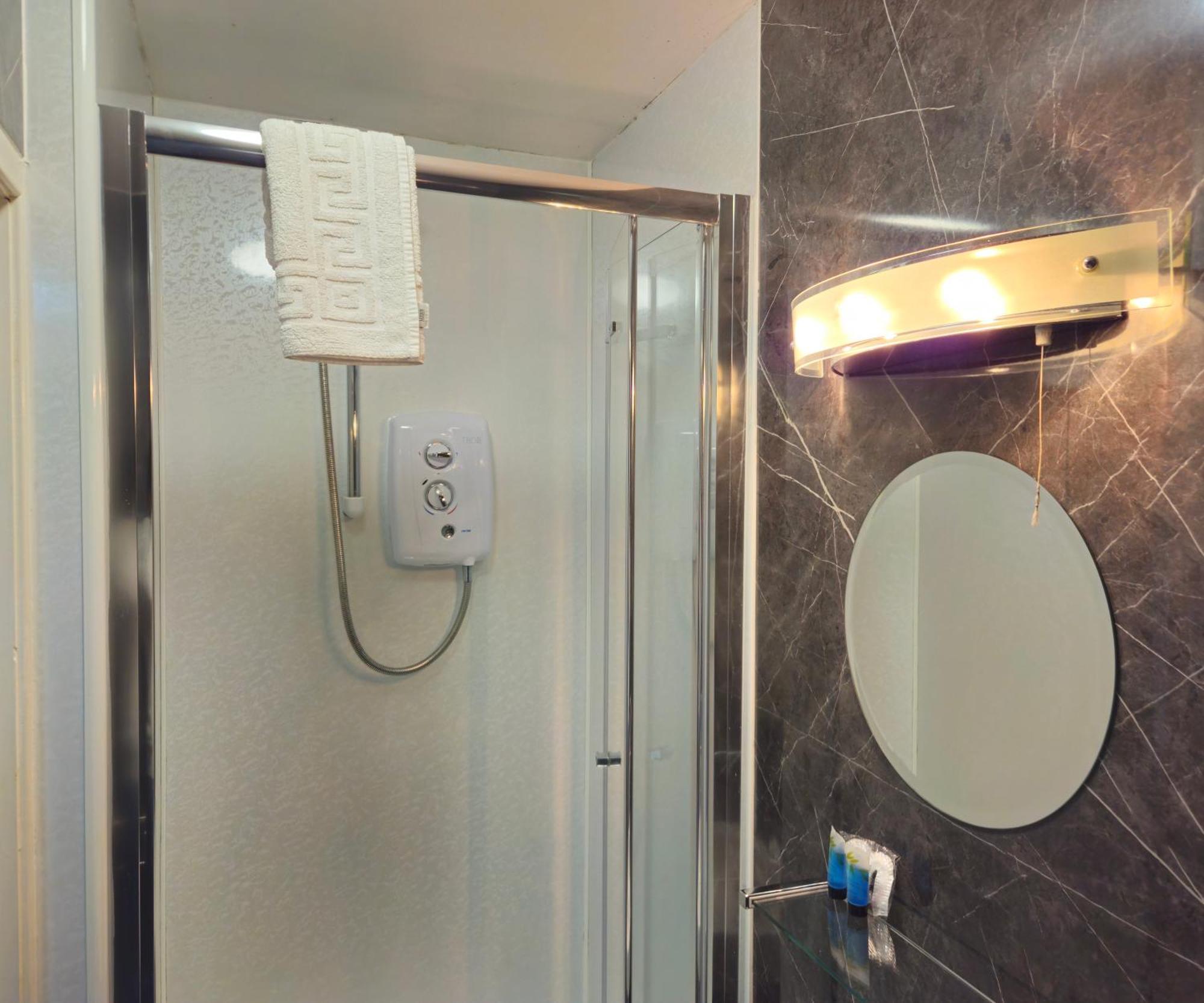 The County Hotel - Self Check-In, Ultra Fast Wi-Fi, Free Parking, Central Location Селкерк Екстер'єр фото