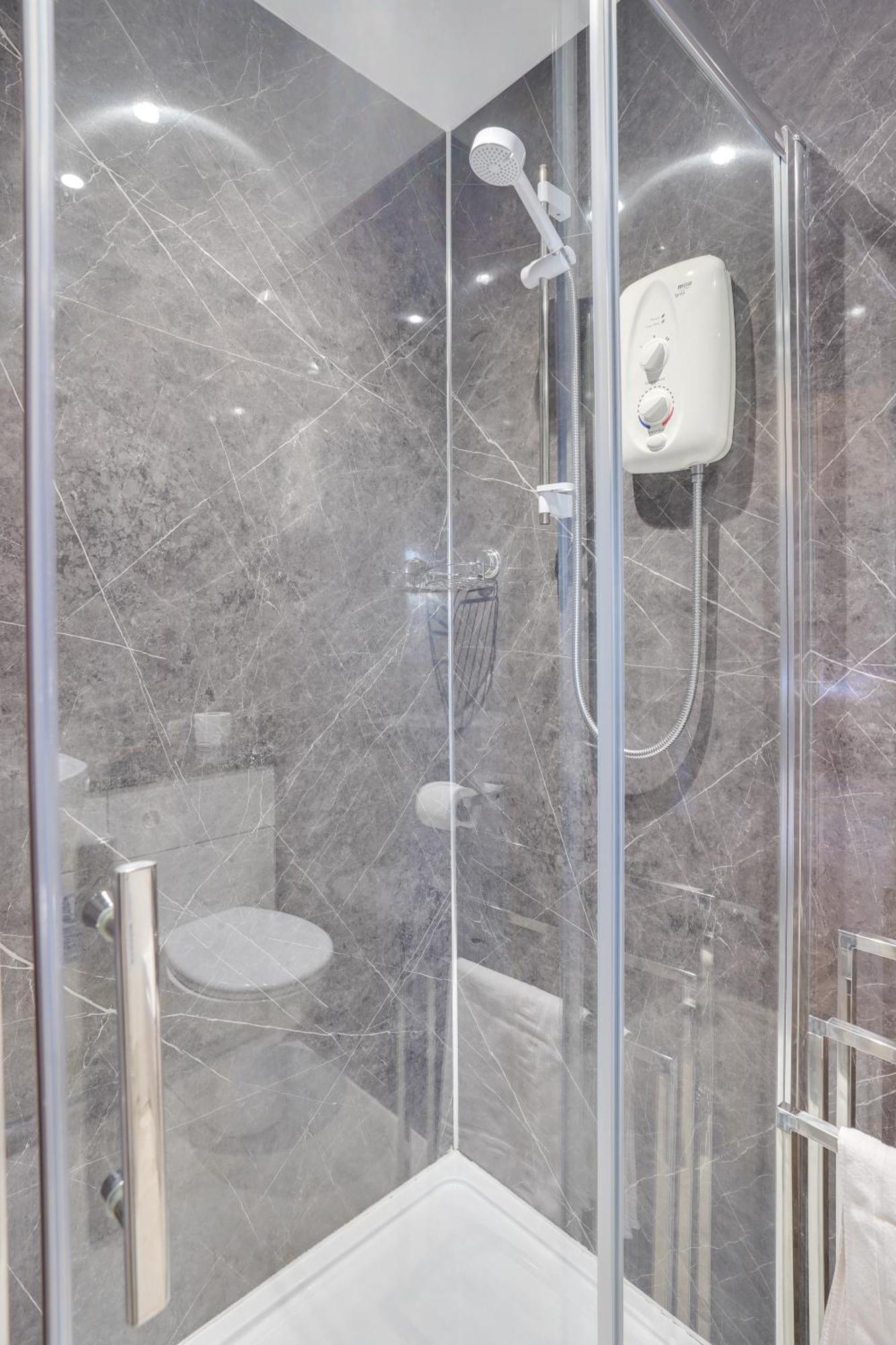 The County Hotel - Self Check-In, Ultra Fast Wi-Fi, Free Parking, Central Location Селкерк Екстер'єр фото